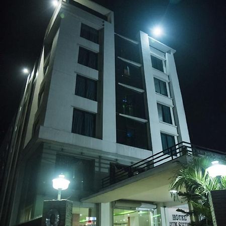Hotel Sunshine Baharampur Esterno foto