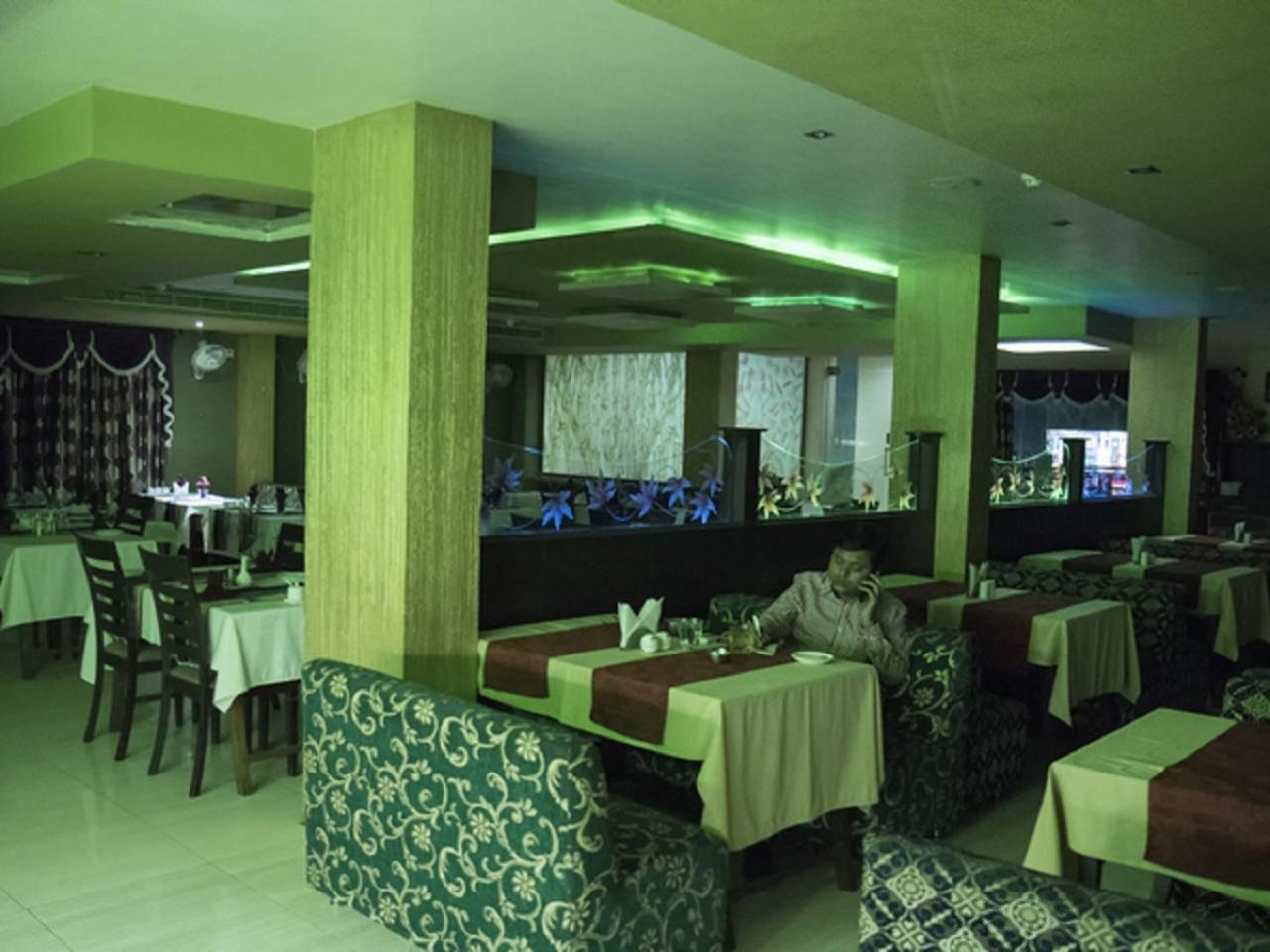 Hotel Sunshine Baharampur Esterno foto