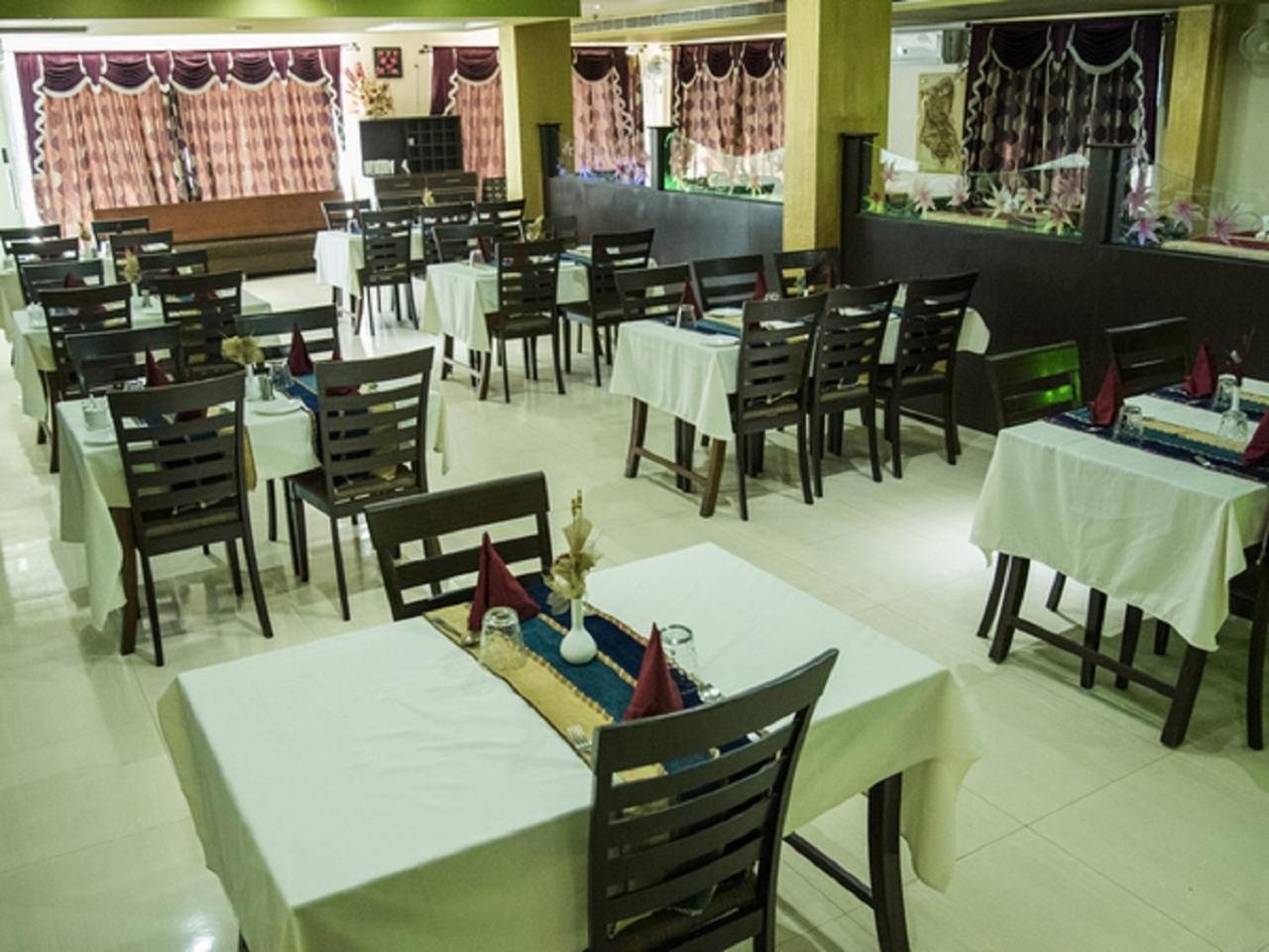 Hotel Sunshine Baharampur Esterno foto