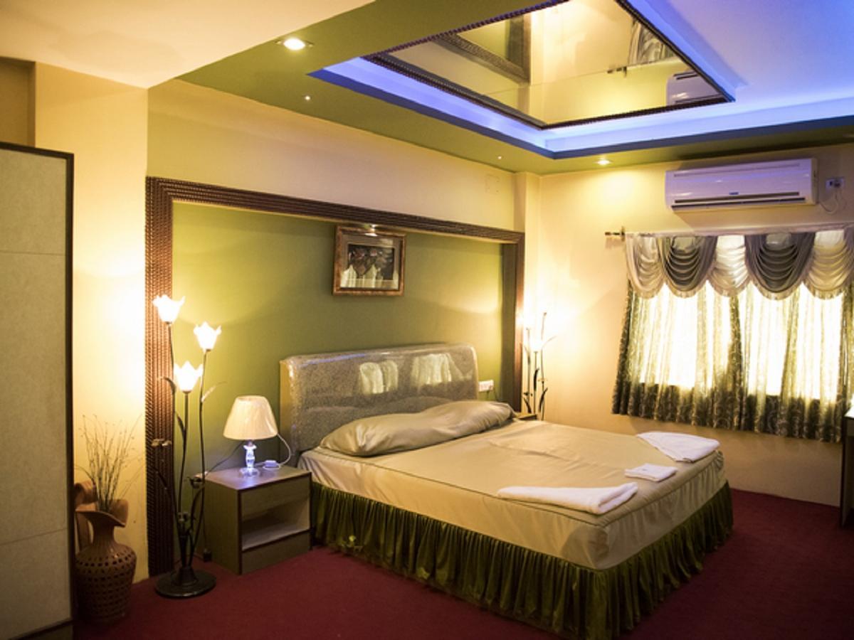 Hotel Sunshine Baharampur Esterno foto