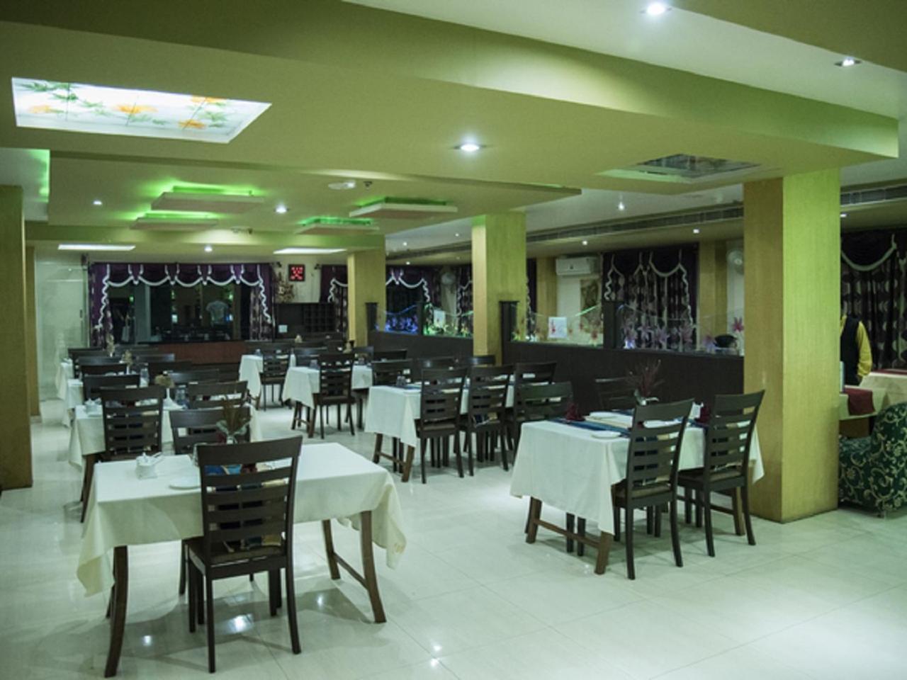 Hotel Sunshine Baharampur Esterno foto