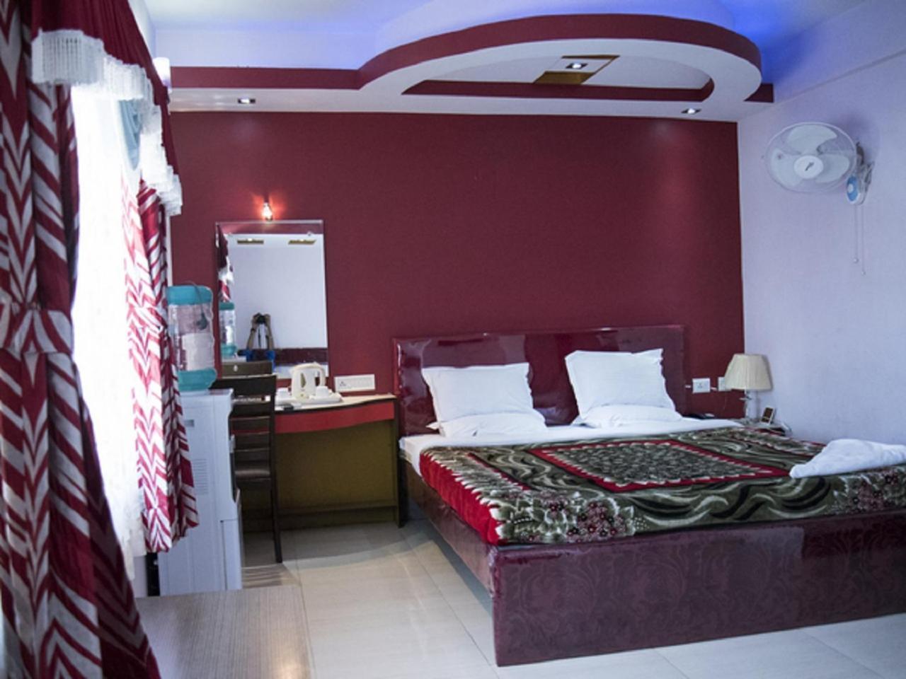 Hotel Sunshine Baharampur Esterno foto