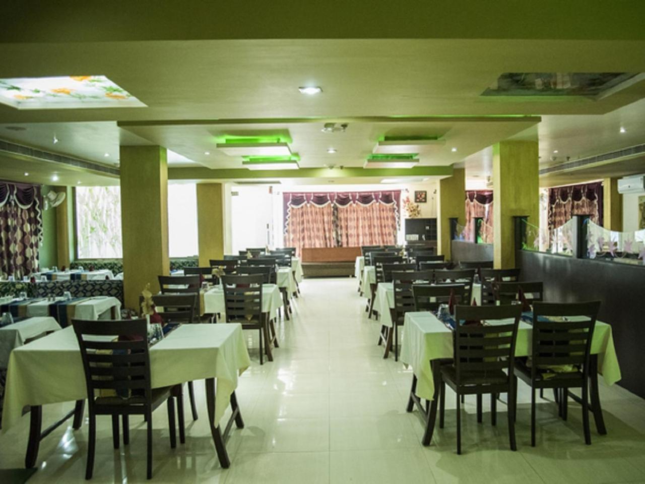 Hotel Sunshine Baharampur Esterno foto