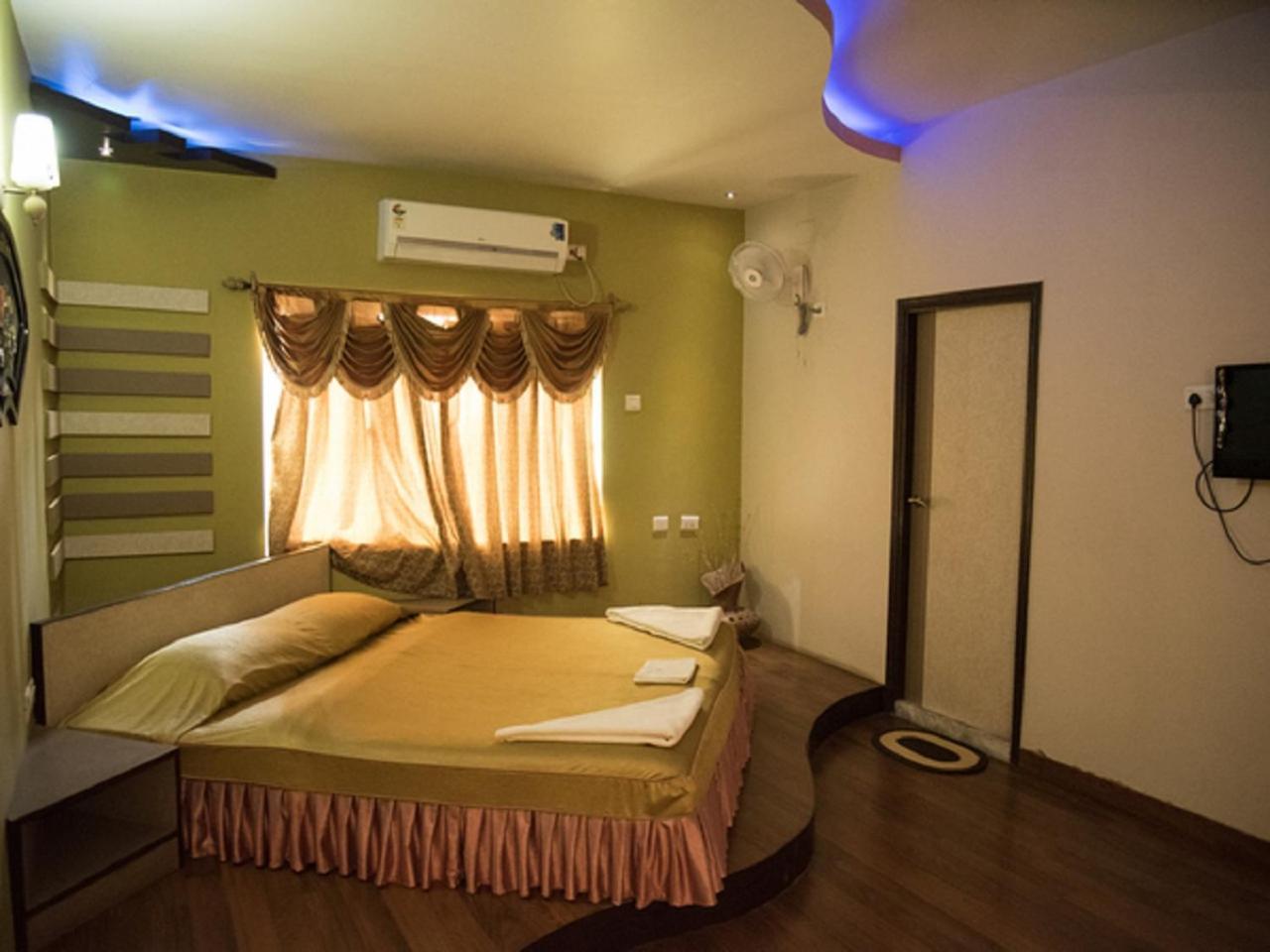 Hotel Sunshine Baharampur Esterno foto