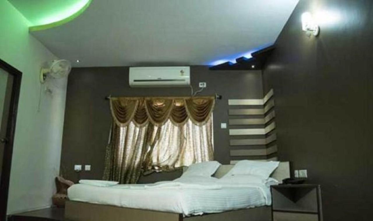 Hotel Sunshine Baharampur Esterno foto